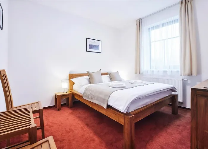 Al Capone Mnisek 3* Мнишек-под-Брди